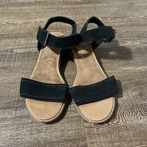 TOMS Black Strap Sandals with Small Heel - Size US 7.5